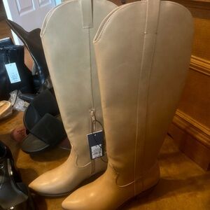 Women’s 8 Knee High Cowboy Boot